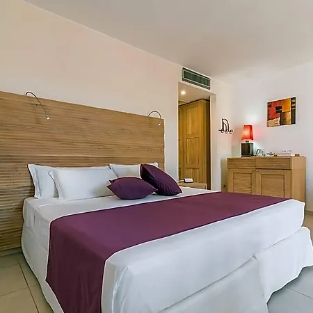 Nichotel מלון