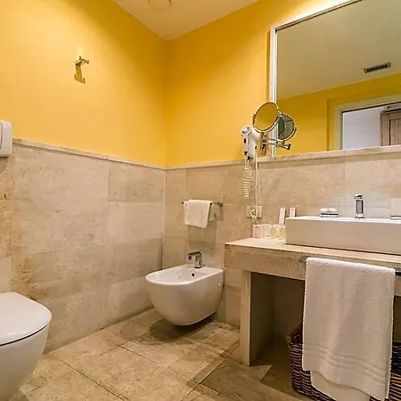 מלון Nichotel 4*