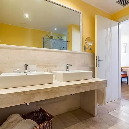 מלון Nichotel 4*
