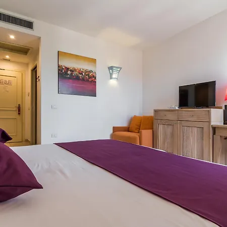 Nichotel מלון 4*